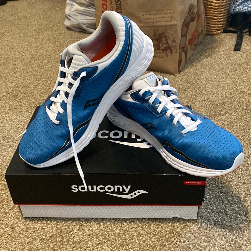 Blue & White Men’s Kinvara Sauconys